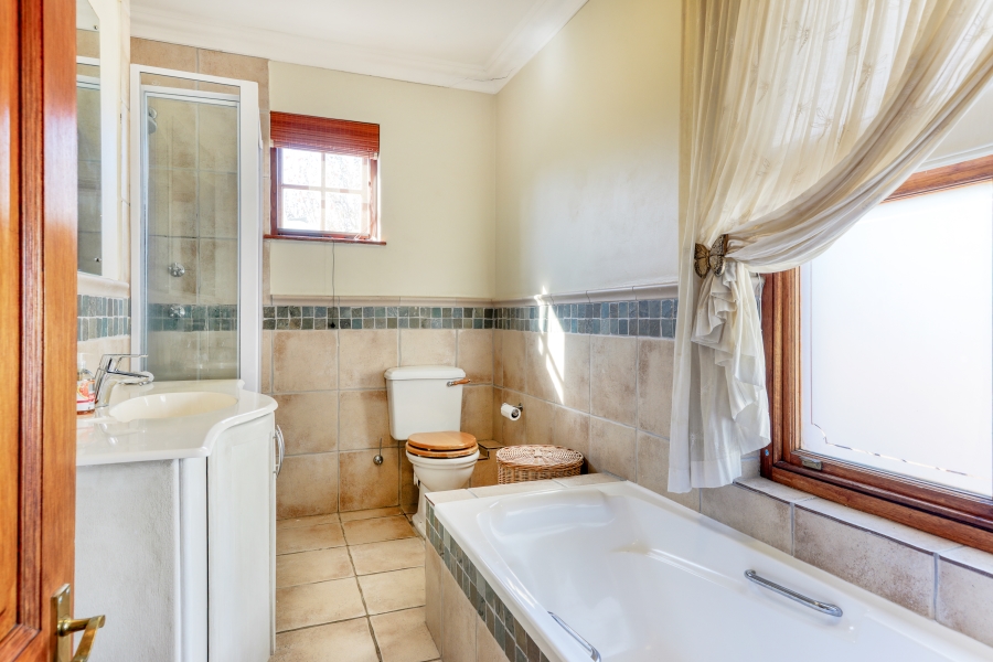 7 Bedroom Property for Sale in Zwaanswyk Western Cape